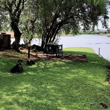 Waterside Cottages & Villas - Self Catering Gaborone Buitenkant foto