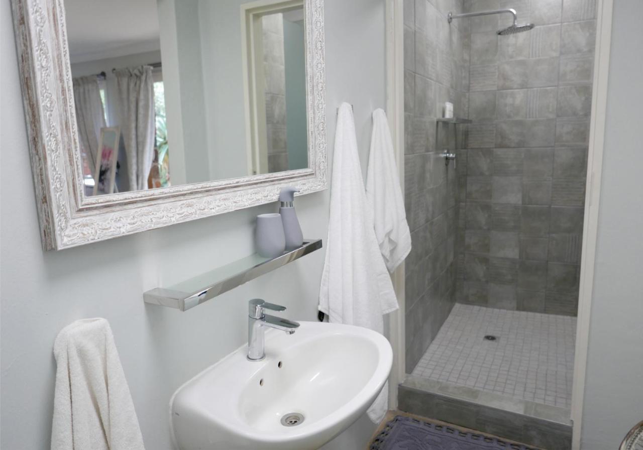 Waterside Cottages & Villas - Self Catering Gaborone Buitenkant foto