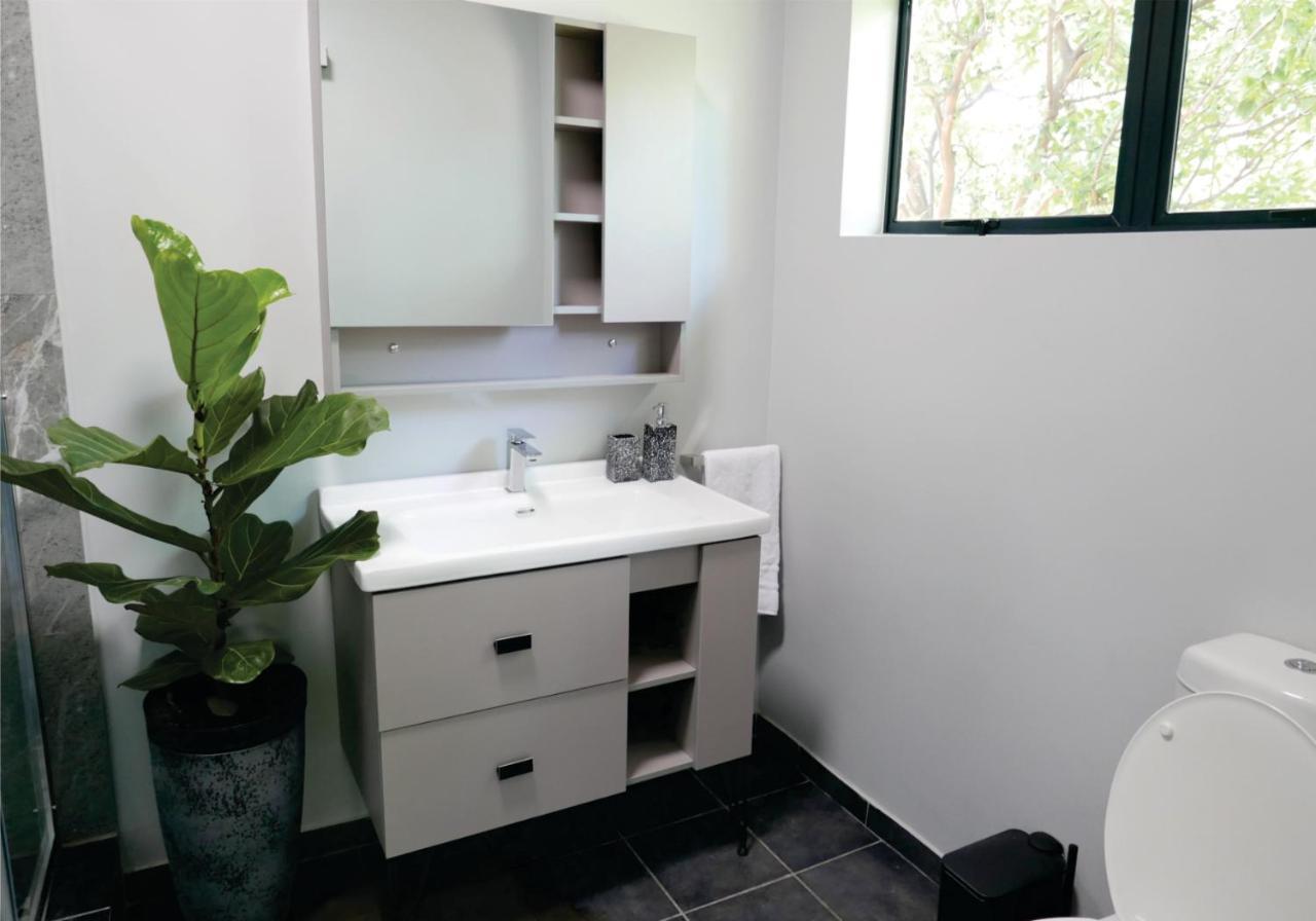 Waterside Cottages & Villas - Self Catering Gaborone Buitenkant foto