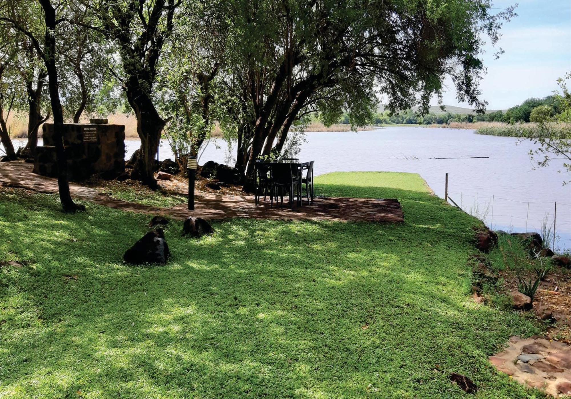 Waterside Cottages Gaborone Buitenkant foto